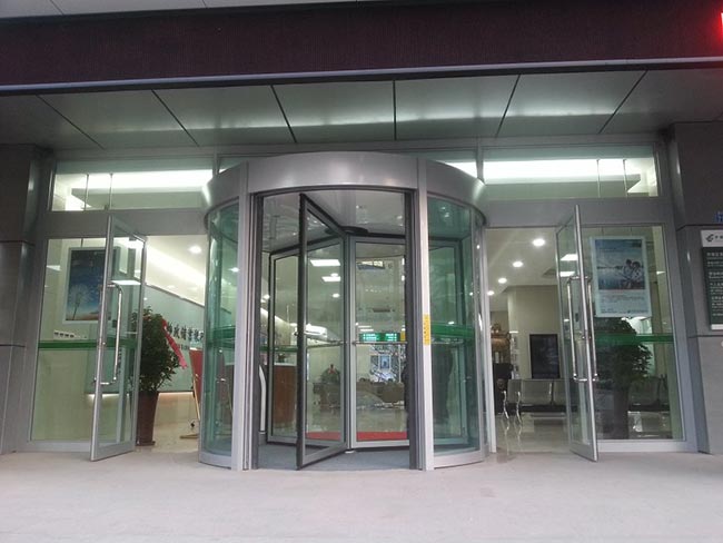 邮政银行香港花园支行旋转门，自助银行，玻璃隔断完工