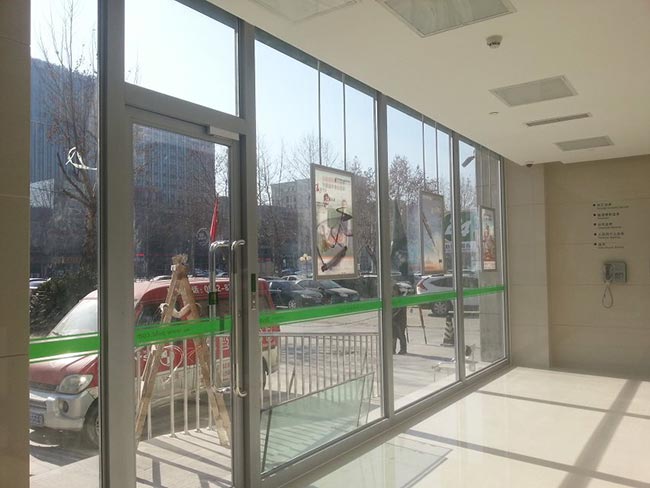 邮政银行城阳正阳路支行旋转门，自助银行，玻璃隔断完工