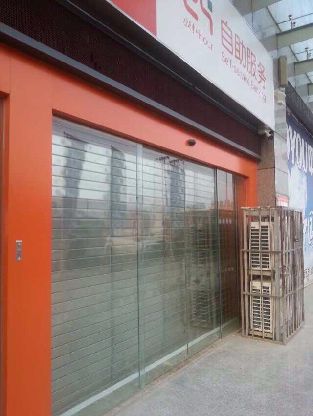 平安银行旋转门，自动门，地簧门完工
