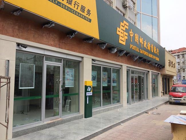 邮政银行长春路支行地簧门，自动银行门，玻璃隔断完工